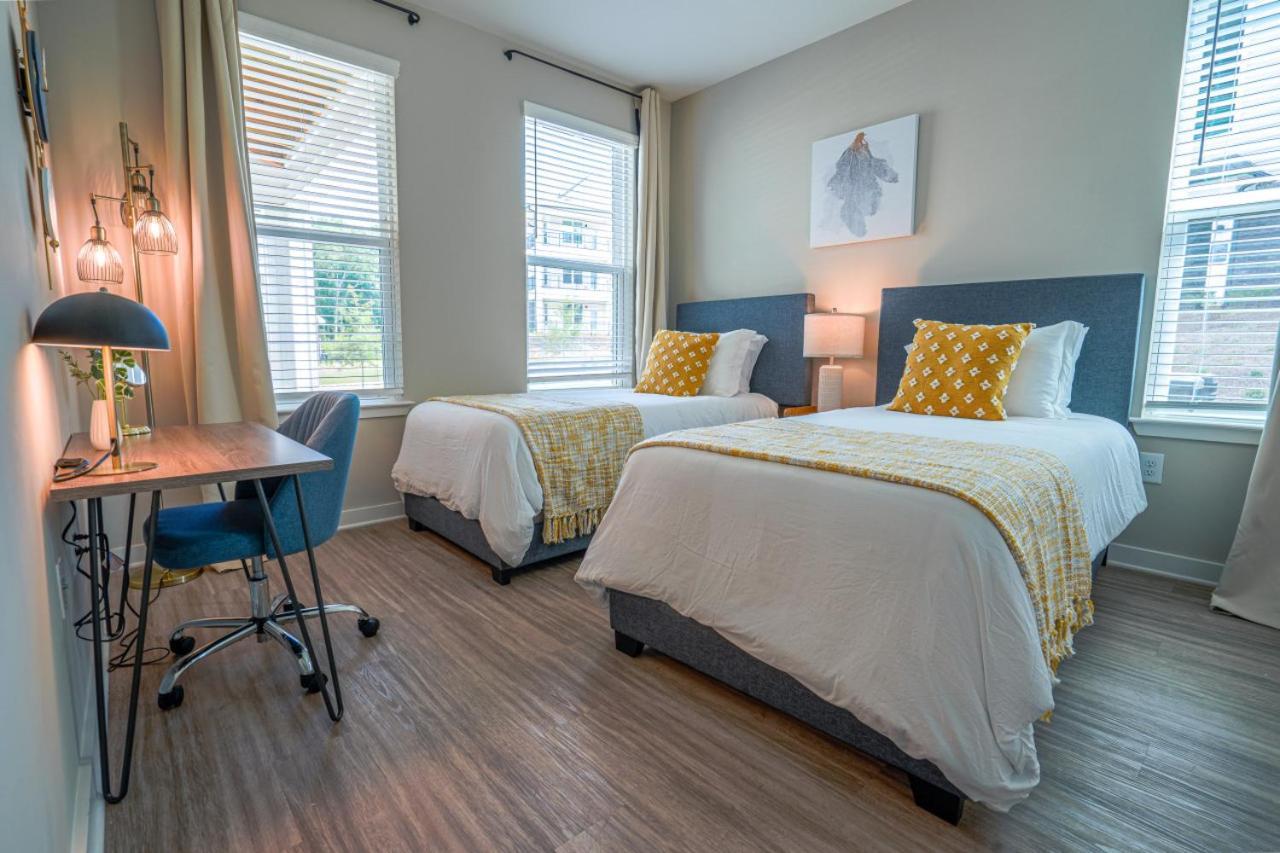 Upscale, New Apt, Pool, Long Apartment